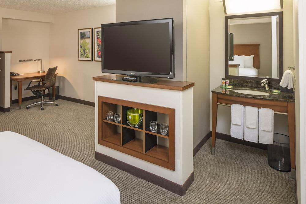 Hyatt Place San Antonio Airport/Quarry Market Exterior photo